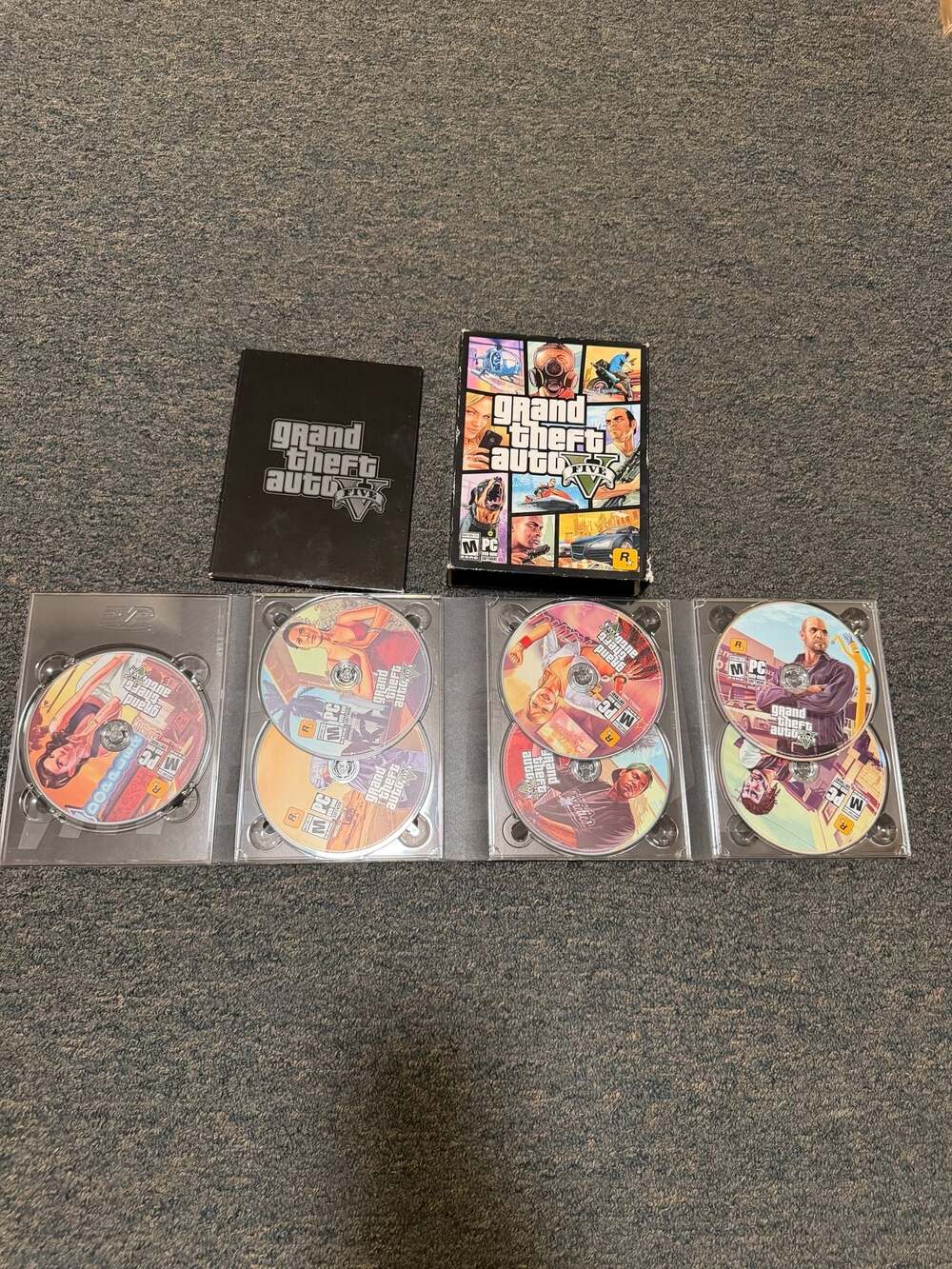 Grand Theft Auto V PC DVD-ROM 7-Disc Set